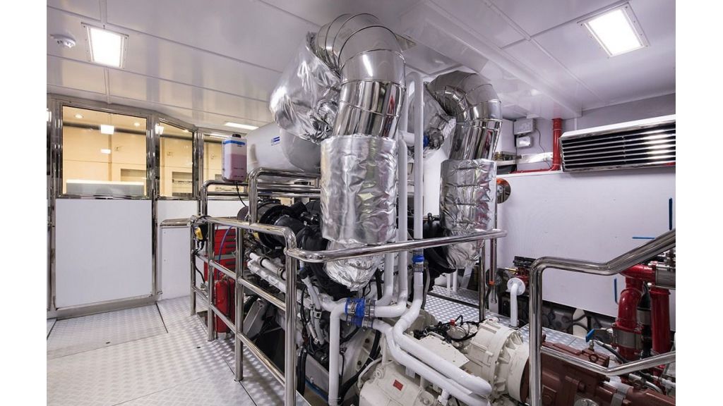 50m Displacement Motoryacht, 200lt/daily
Sewage : Selmar 12