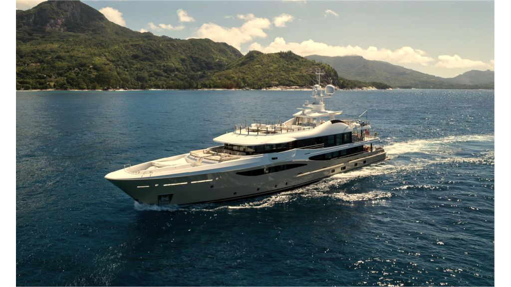 Amels 180, Spectacular Design and Innovation
Designed by the esteemed Tim Heywood, Amigos flaunts sleek exterior lines and a unique "palace-tan" hull, ensuring it stands out in any port of call The spacious beach club with Hamman is perfect for relaxation, when the sun deck forward swimming pool It offers the perfect place to relax and enjoy the stunning view