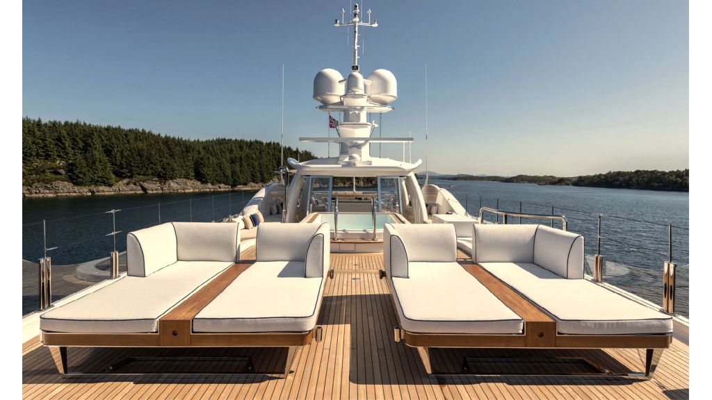 Amels 180, Doubles and twins on the lower level, with additional Pullman docks, provide plenty of room for family and friends