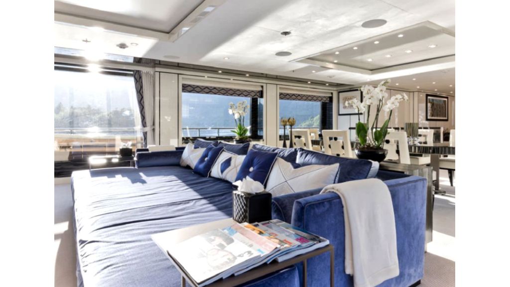 Amels 180, The highlight of This is a sunroom with 4 meters in each current pool, open-air dining with the roof shaded, a large area for sunbathing and an outdoor cinema Every moment spent on this yacht is designed to be which will be an unforgettable experience