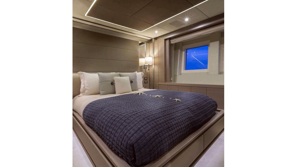 Benetti Legasea 140Ft, In addition to the sundeck and foredeck spaces, she offers a beach club aft and a large covered aft deck