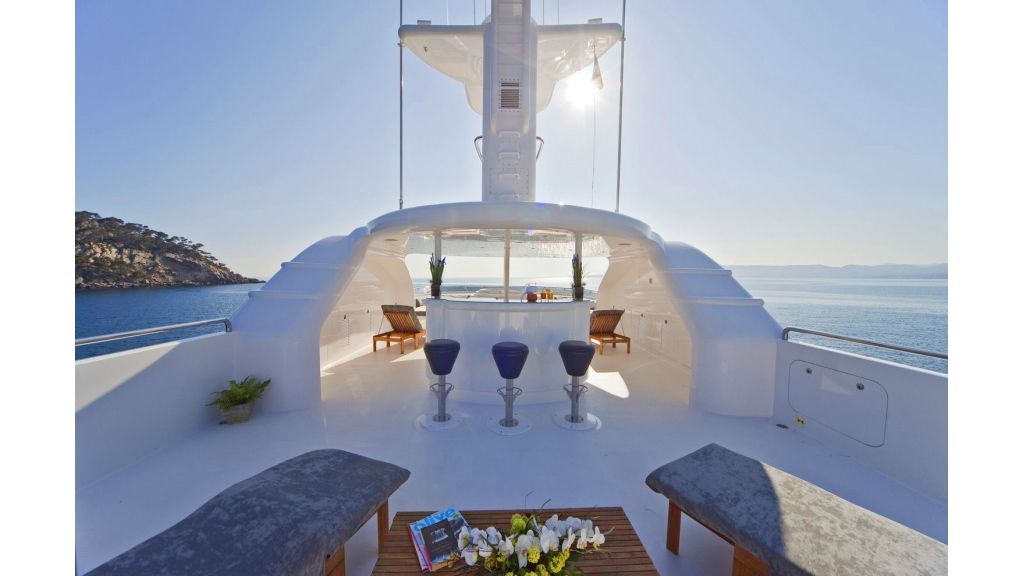 Luxury 50m Aluminum Yacht, Owner:
At the forward part of the main deck is the full width Owner's suite including a study to starboard, his and hers walk in closets and his and hers marble lined bathroom with central Jacuzzi bath and shower room