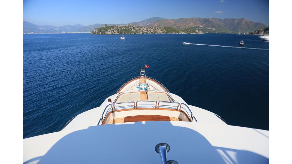 Luxury Motoryacht For Sale, The bridge deck has a well-equipped gym