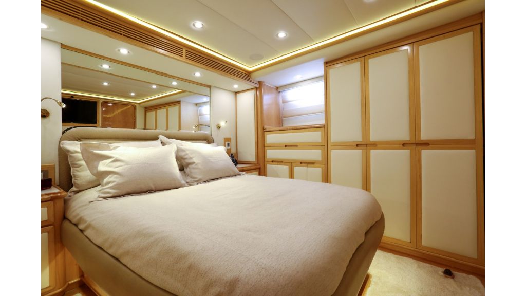 Luxury Motoryacht For Sale, The bridge deck has a well-equipped gym