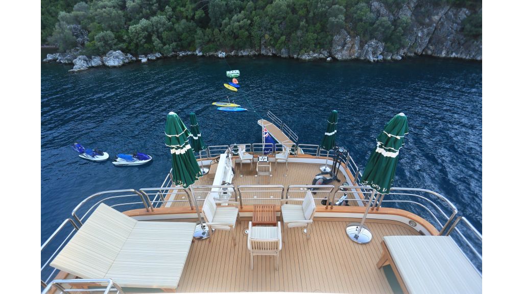 Luxury Motoryacht For Sale, The bridge deck has a well-equipped gym