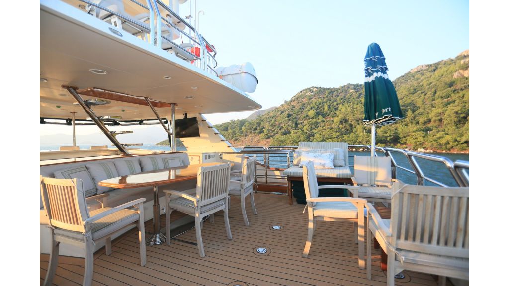 Luxury Motoryacht For Sale, She is on of our most luxurious motoryacht, her extended stern is surrounded by high bulwarks and is the perfect place for sunbathing as close to the water as possible