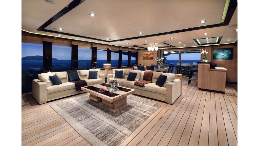 BLUE ICE, Blue Ice has very spacious deck areas with many large sunbeds, including a cozy sundeck equipped with a Jacuzzi