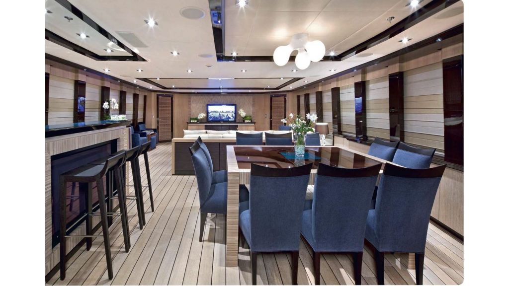 BLUE ICE, Blue Ice has very spacious deck areas with many large sunbeds, including a cozy sundeck equipped with a Jacuzzi