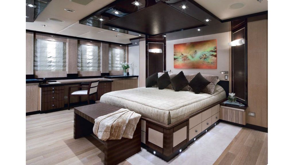 BLUE ICE, Blue Ice has very spacious deck areas with many large sunbeds, including a cozy sundeck equipped with a Jacuzzi