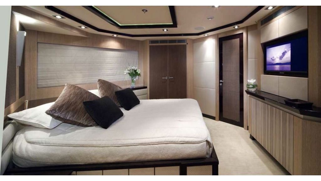 BLUE ICE, Blue Ice has very spacious deck areas with many large sunbeds, including a cozy sundeck equipped with a Jacuzzi