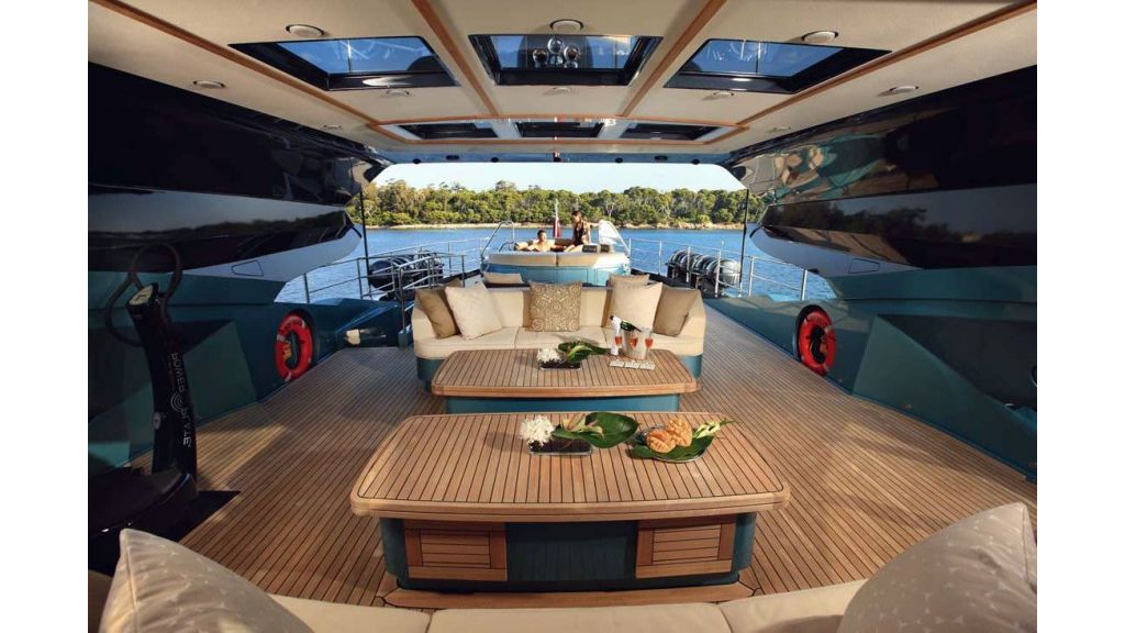 BLUE ICE, Blue Ice has very spacious deck areas with many large sunbeds, including a cozy sundeck equipped with a Jacuzzi