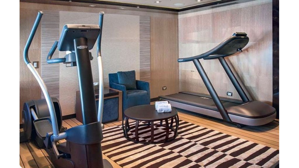 BLUE ICE, Blue Ice has very spacious deck areas with many large sunbeds, including a cozy sundeck equipped with a Jacuzzi