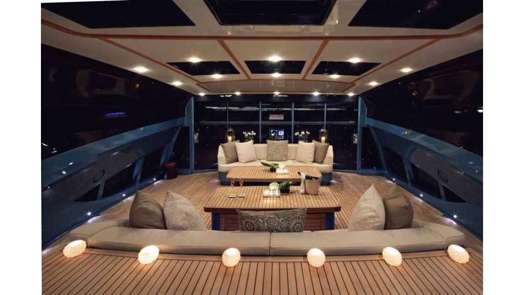 BLUE ICE, Blue Ice has very spacious deck areas with many large sunbeds, including a cozy sundeck equipped with a Jacuzzi