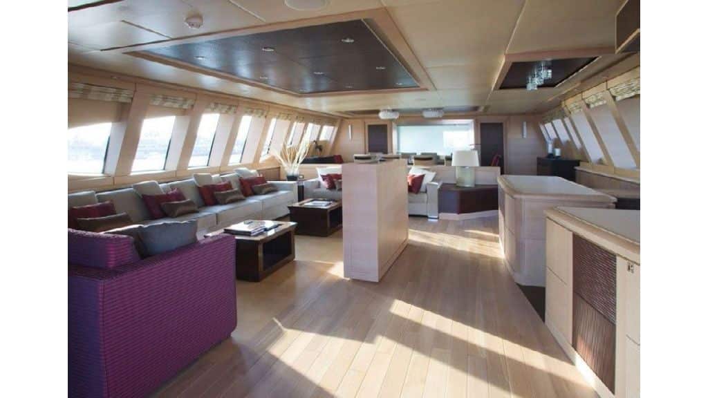 Palmer & Johnson 135 ft, Specifically laid out to emphasize open flowing spaces within geometric patterns in her 5 staterooms arrangement